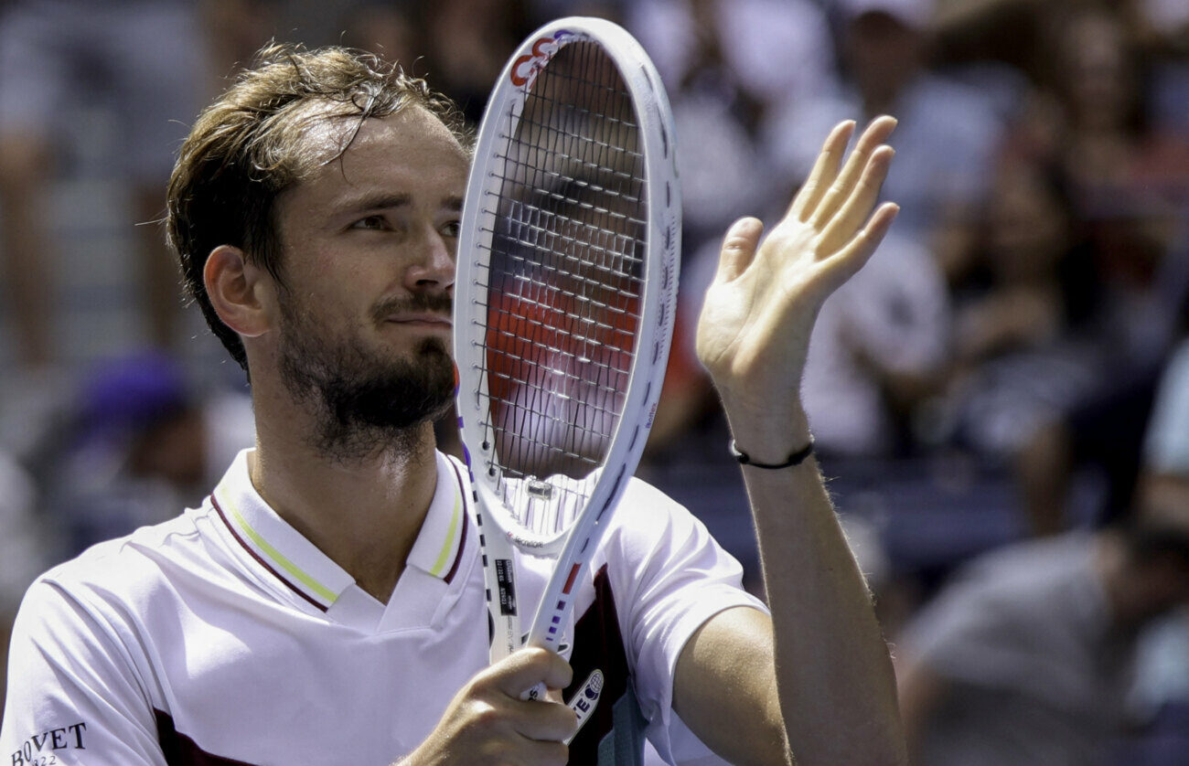 Daniil Medvedev número tres del mundo arrolló en su primer partido