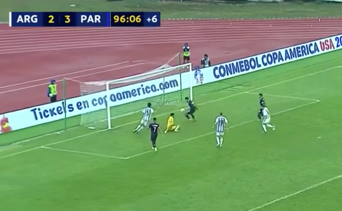 Duele ver Así fue el gol que posterga la vuelta de Paraguay a los