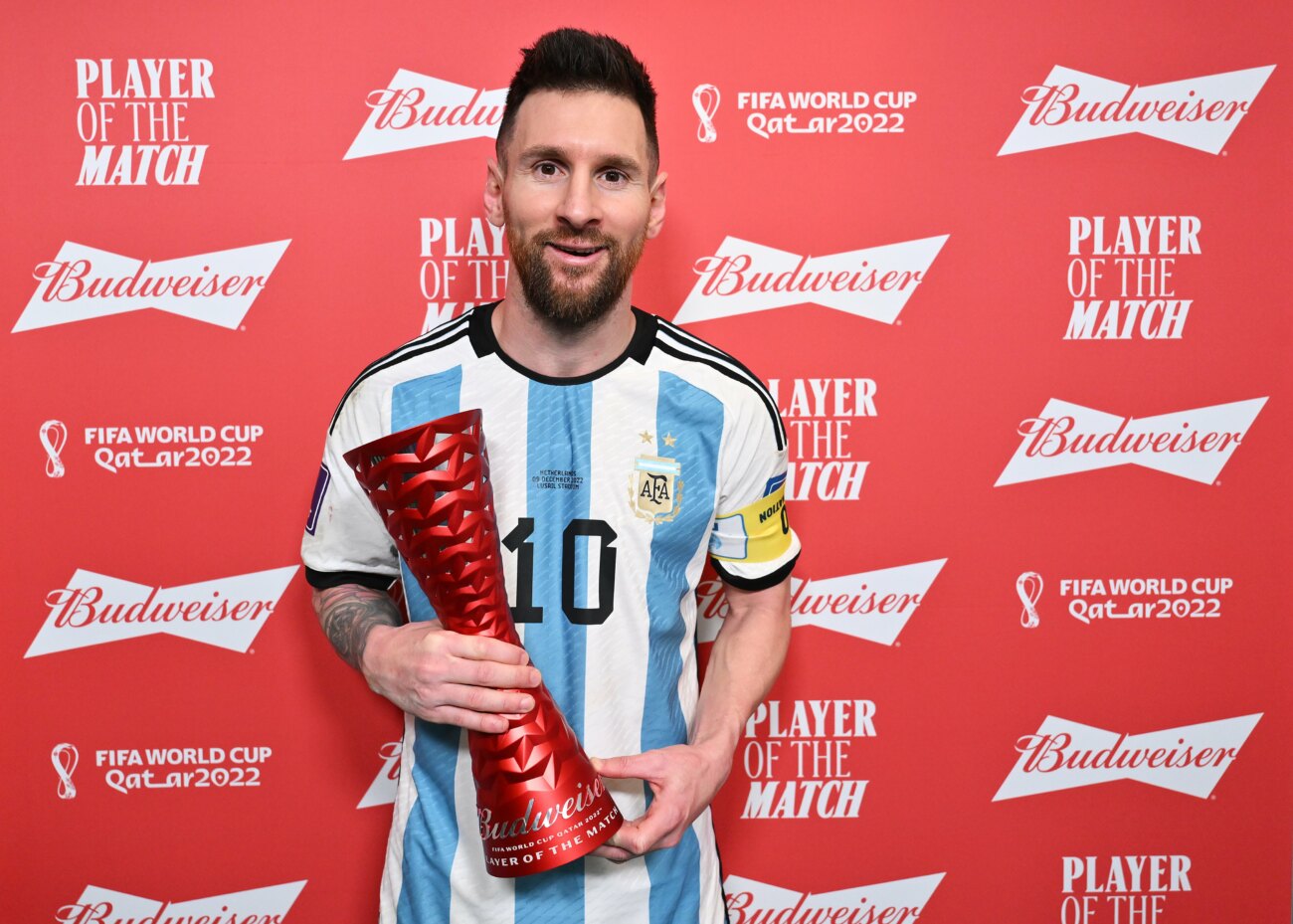 Ladrillo sala Pórtico Versus / Messi acecha a Mbappé en la carrera por la "Bota de Oro" de Catar  2022