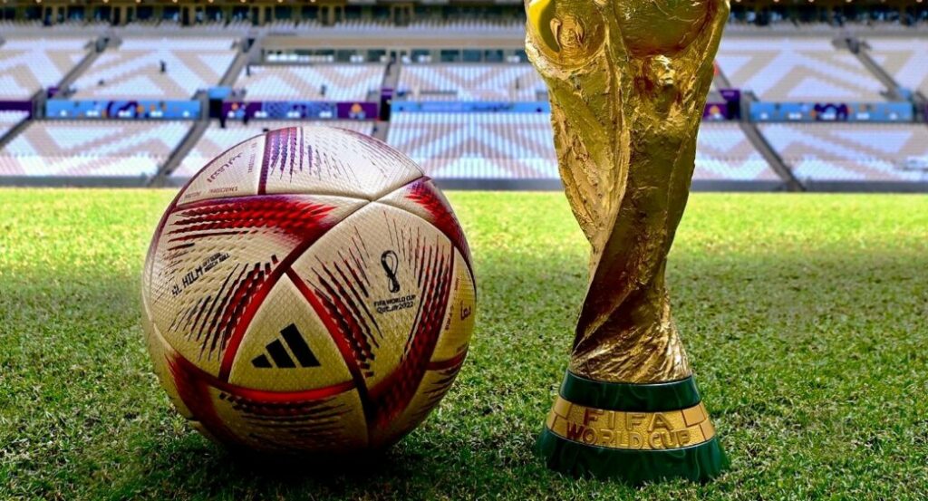 Versus / Al Hilm, el balón oficial de los últimos cuatro partidos del