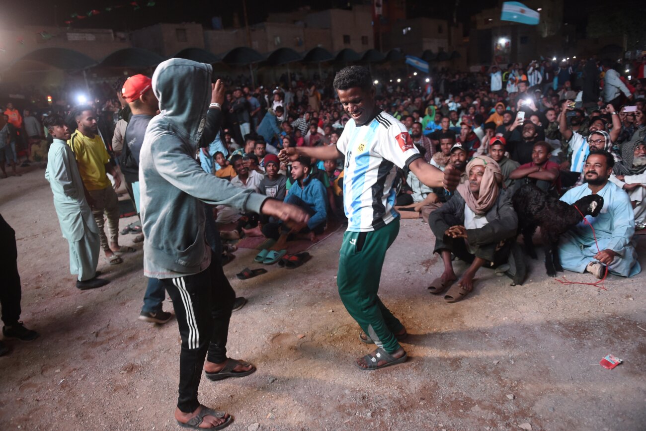 La magia de Lionel Messi seduce a un barrio antes marginal de Pakistán