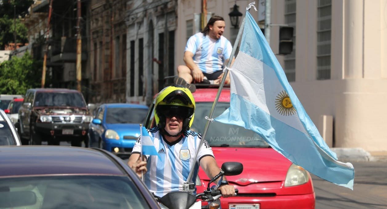 Festejo y descontrol de los argentinos en nuestro país