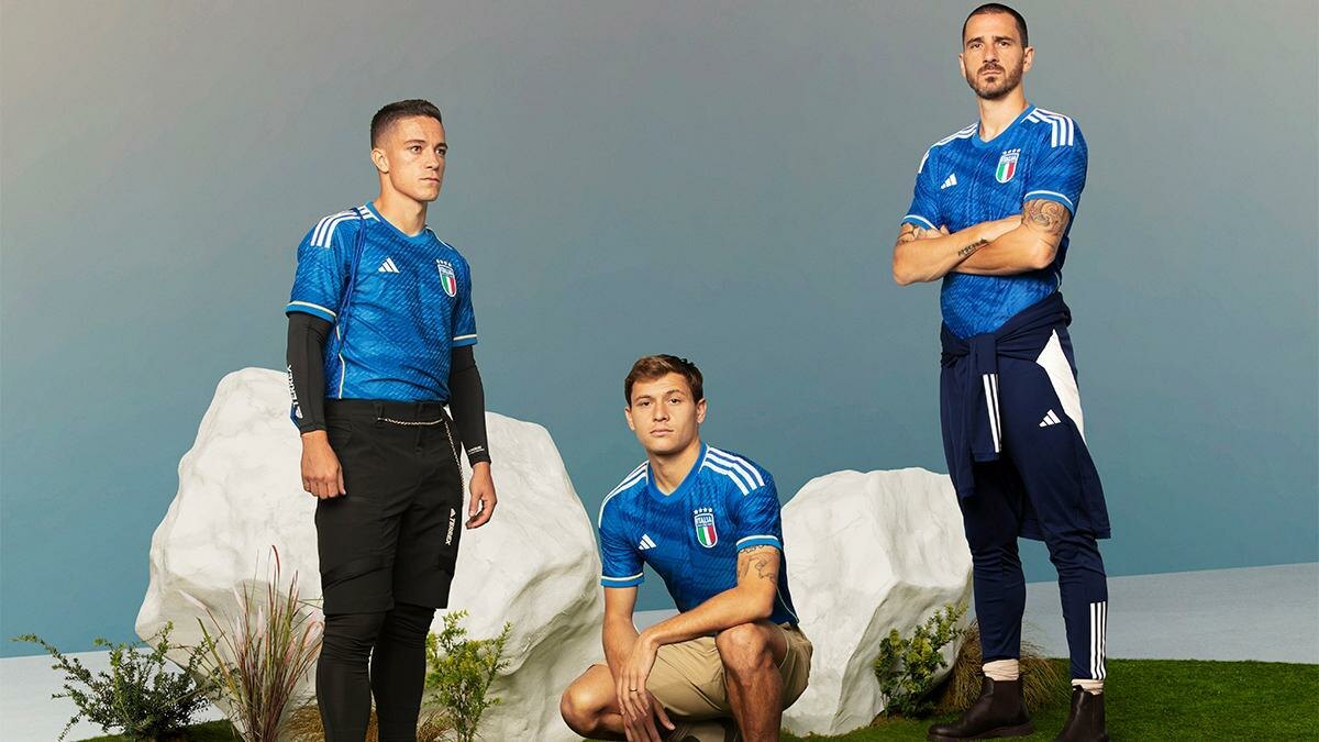 Italia presentó nueva camiseta y nueva marca