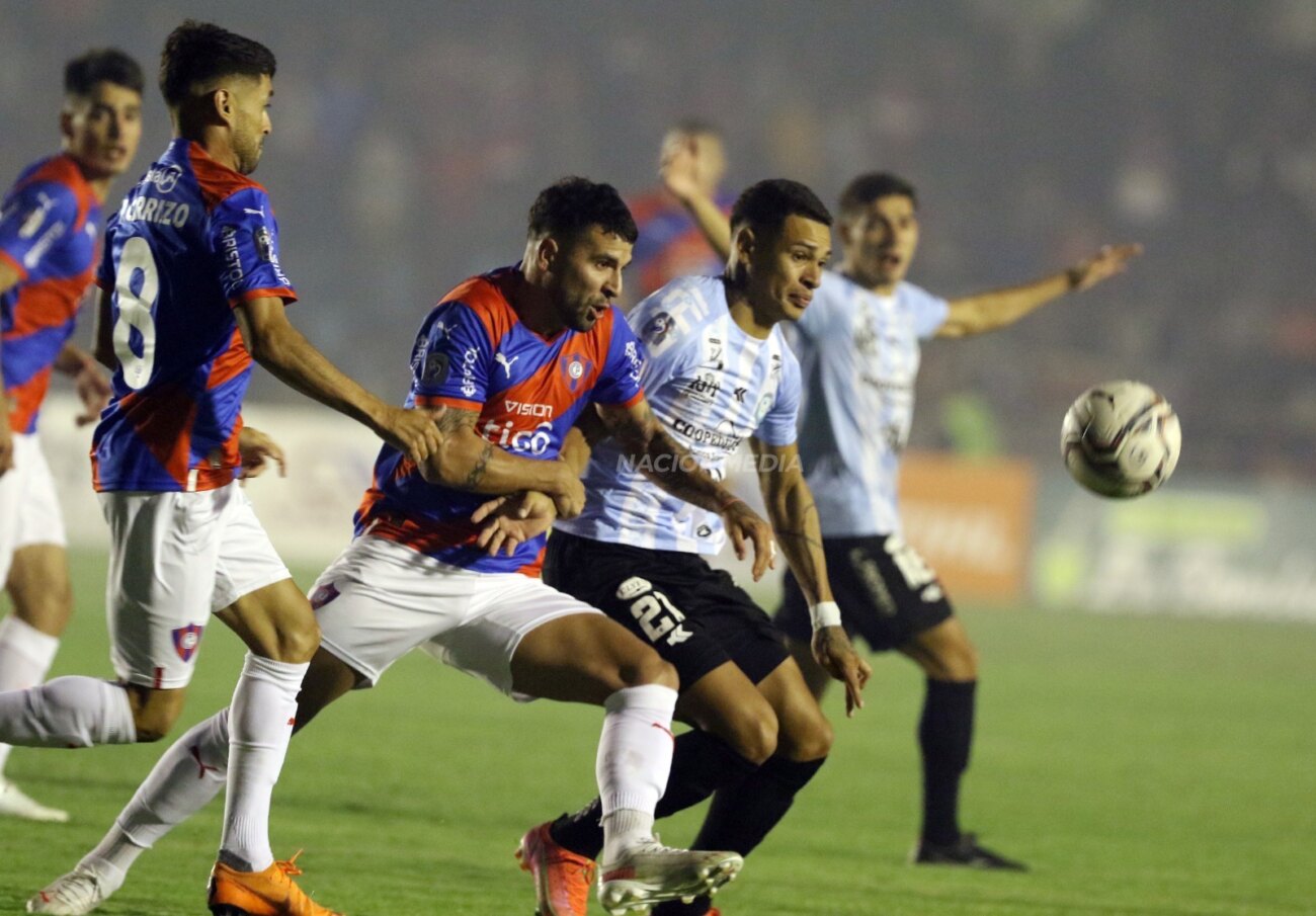 Obligado a seguir ganando, Cerro Porteño recibe a un Guaireña en caída libre