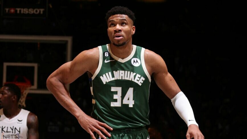 Giannis se desborda y sus Bucks logran 15º triunfo consecutivo