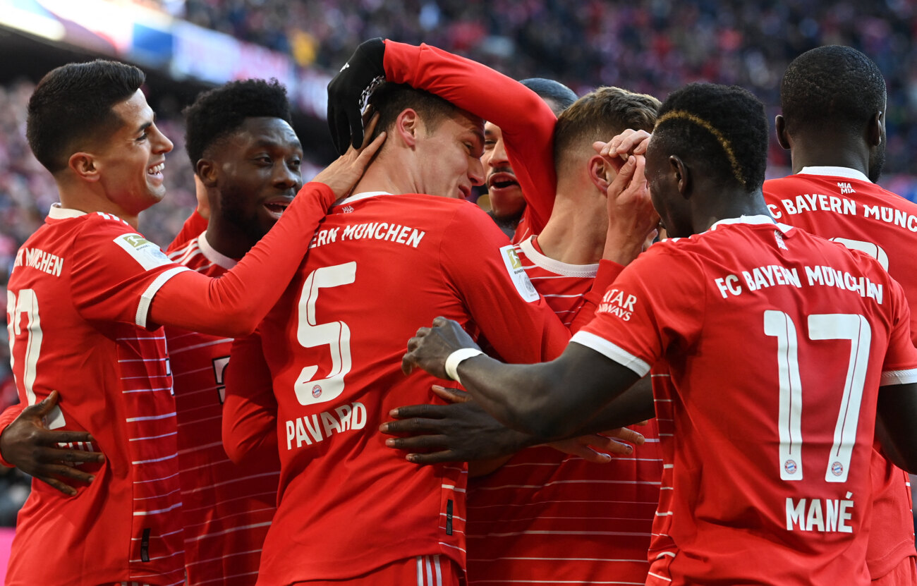 El Bayern gana el derbi "bávaro" al Augsburgo y se asegura como líder