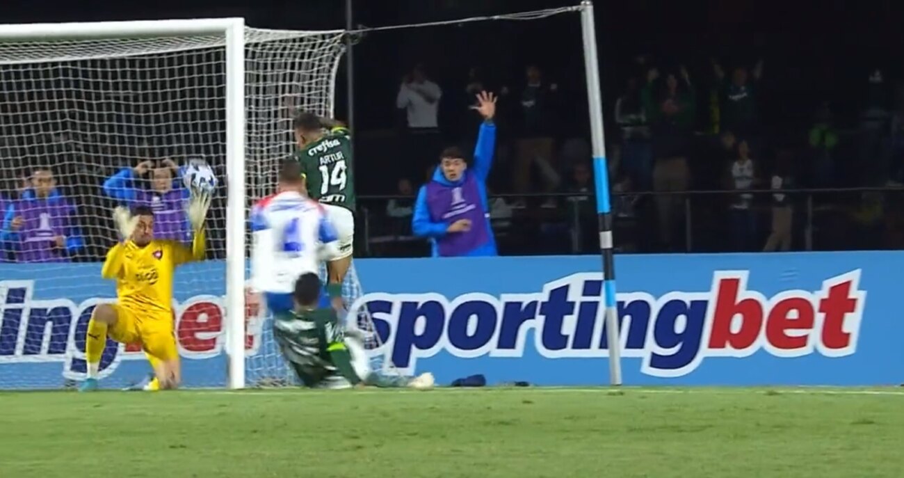 El gol polémico de Gustavo Gómez en Palmeiras-Cerro Porteño