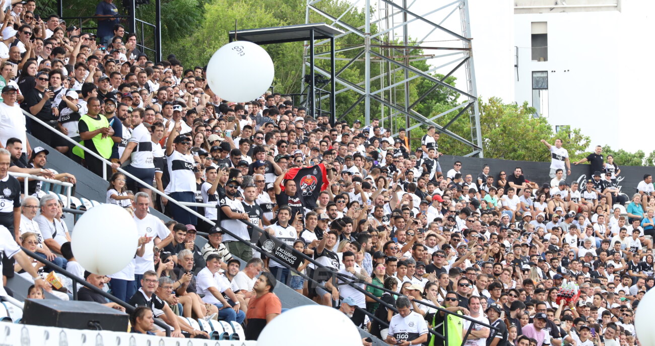 La reacción de los hinchas de Olimpia por los precios de entradas