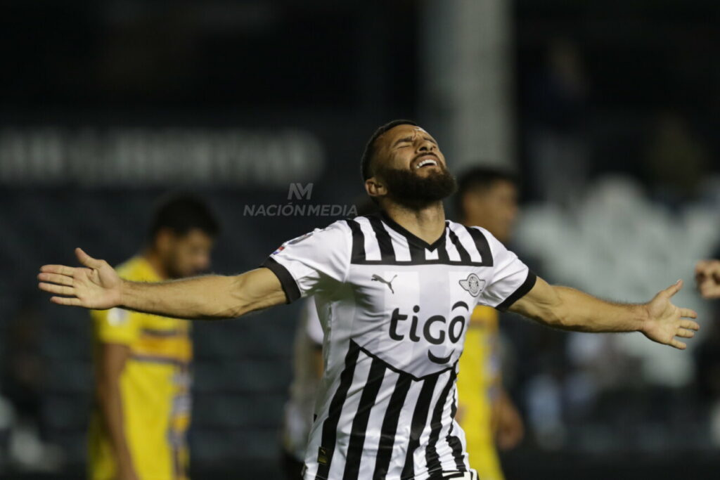 Versus / ¡Bombazo! Antonio Bareiro tiene todo acordado para jugar en