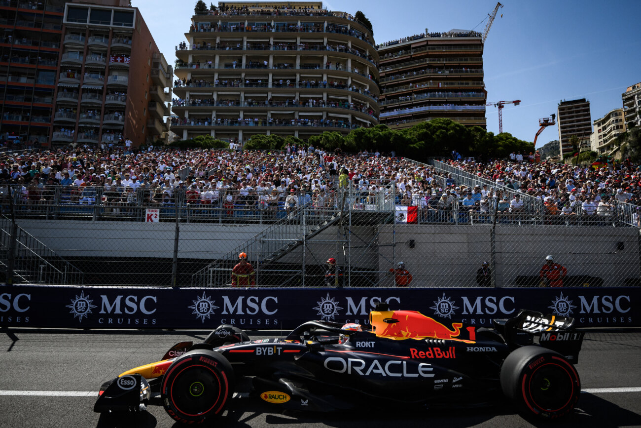 Verstappen logra su primera 'pole' en Mónaco, Alonso quedó segundo