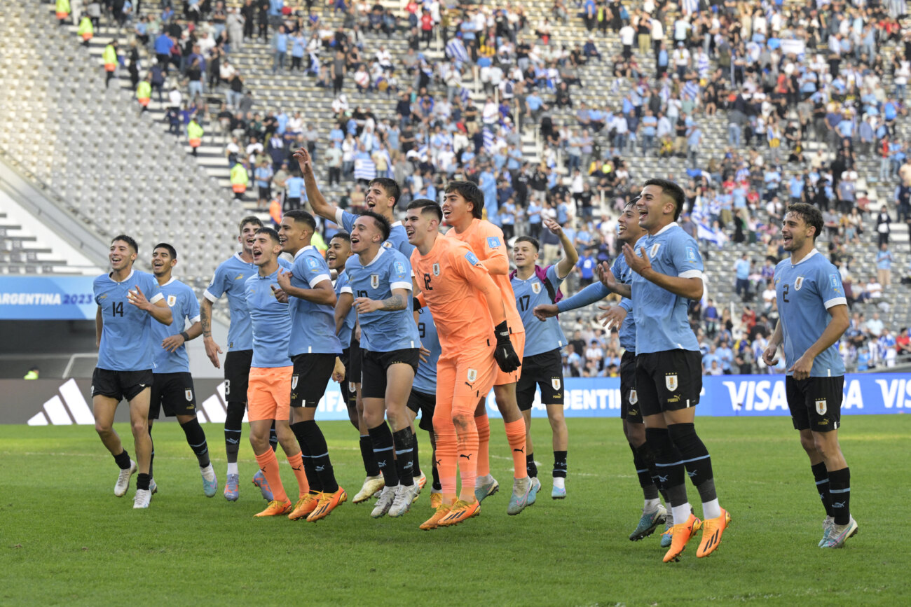 Uruguay venció a Israel y se verá las caras con Italia en la final