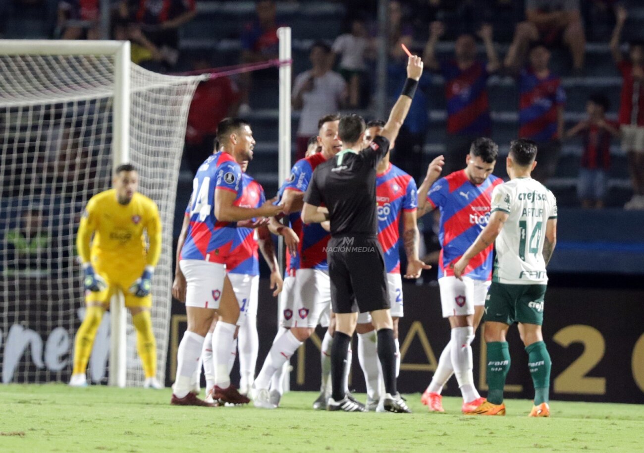 Facundo Sava recupera a Gabriel Báez para el duelo crucial ante Barcelona de Guayaquil