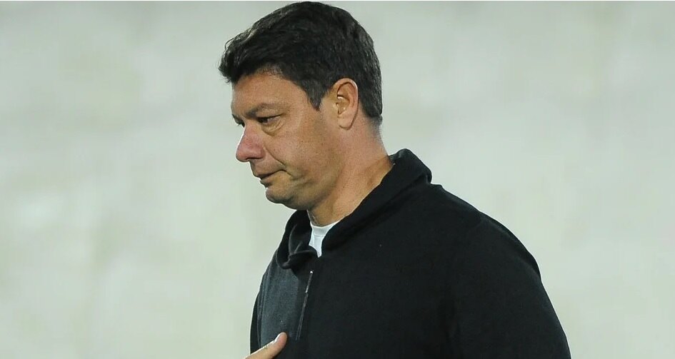 Battaglia dejó la banca de Huracán tras perder con Guaraní