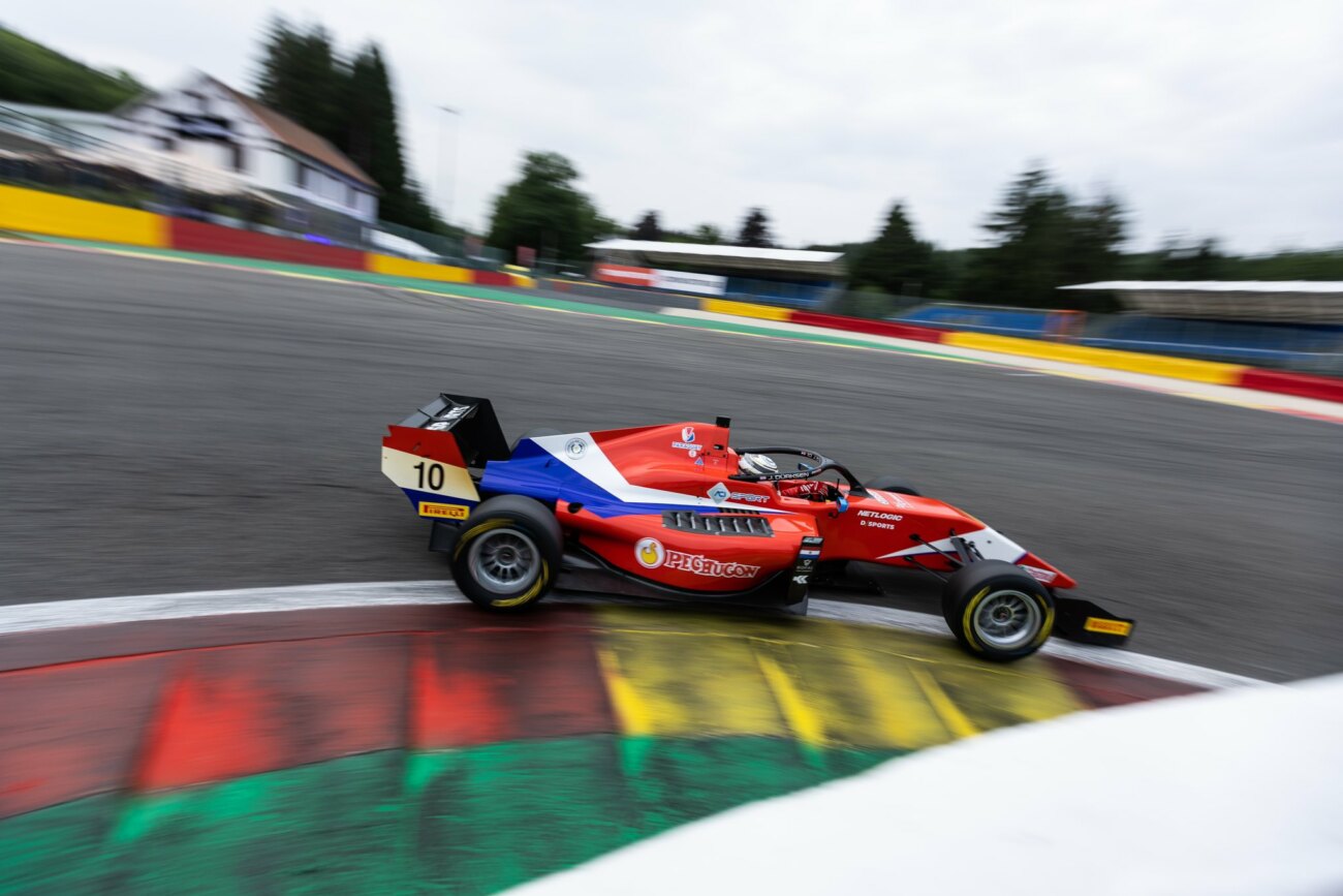 ¡Fin de semana inolvidable! Joshua Duerksen sube al podio en la Fórmula Regional Europea