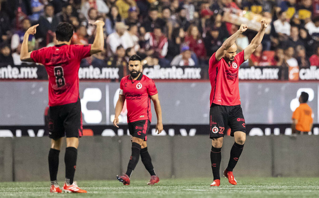 Versus   Carlos González Anota En Su Primer Partido Con El Tijuana