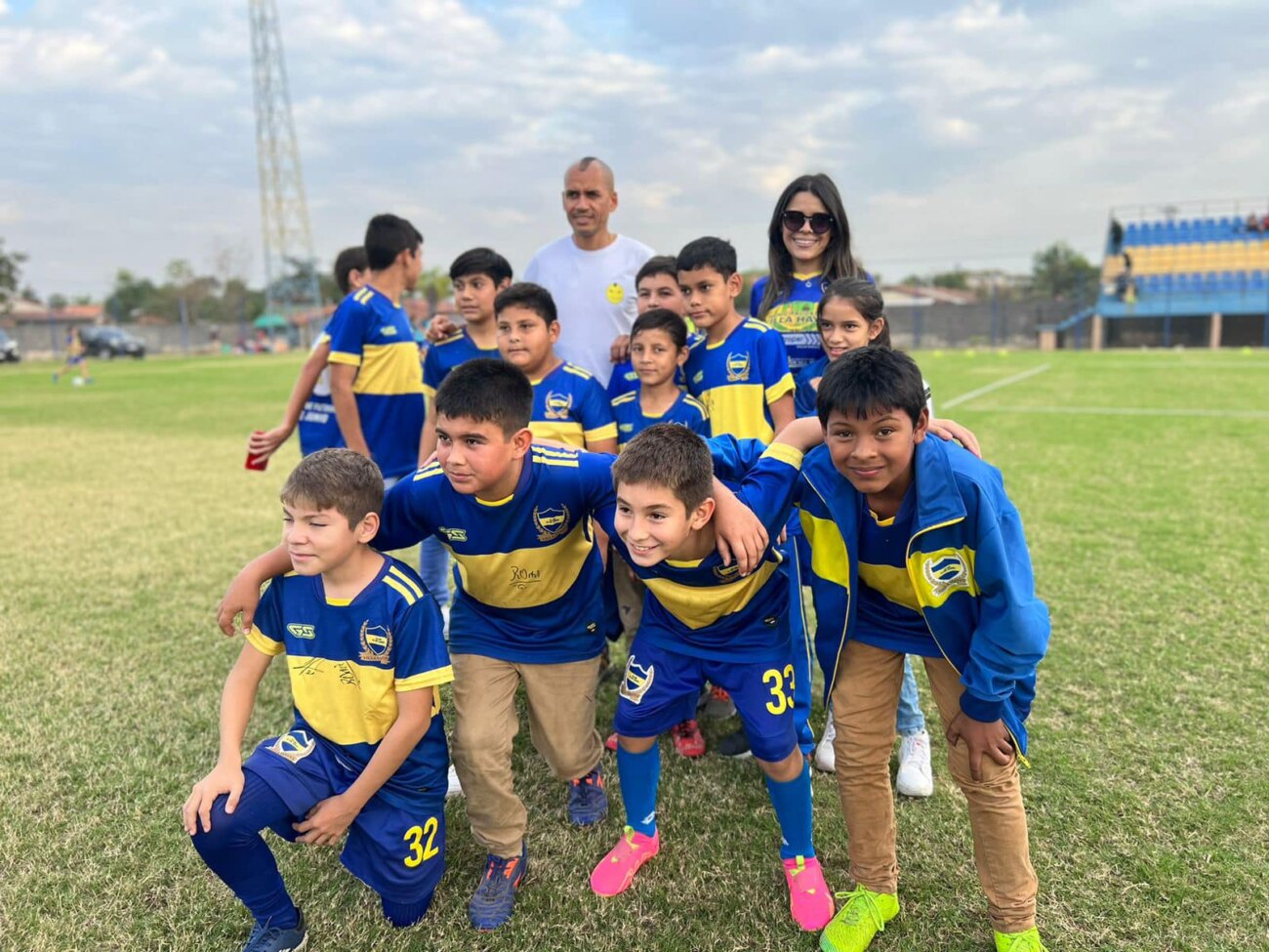 Figuras del Olimpia causaron furor en Villa Hayes