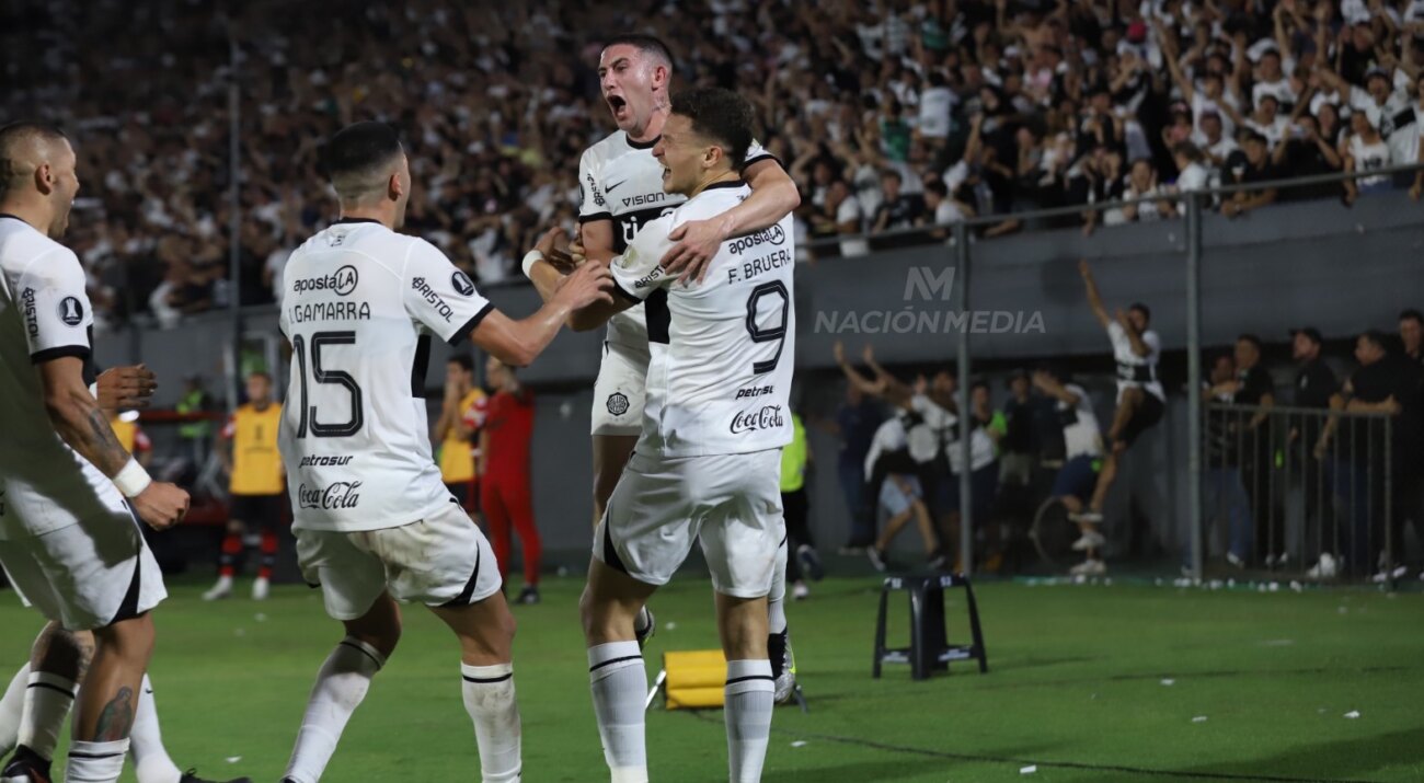 vs/celebrate the million!  Olimpia reached a record number of followers for a Paraguayan club