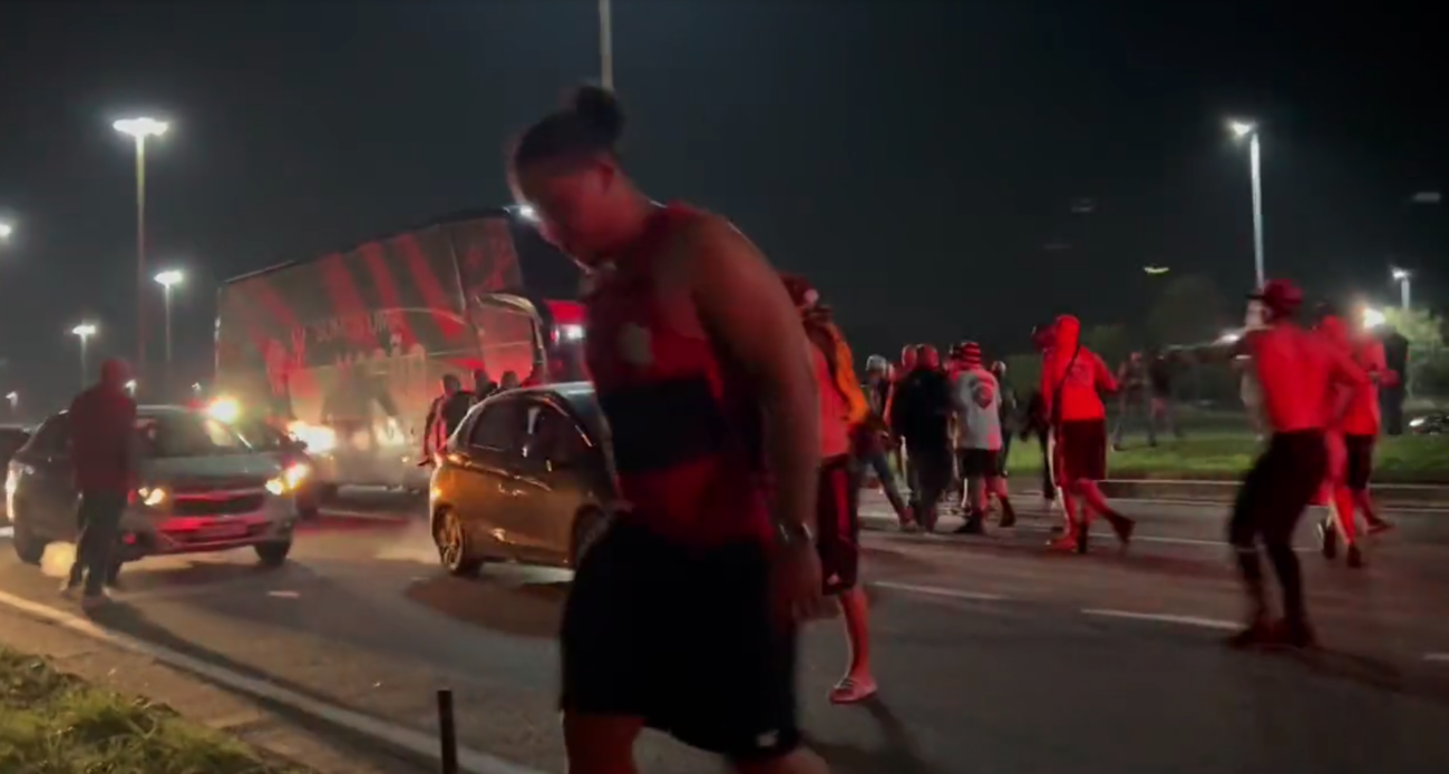 Plantel de Flamengo fue recibido en Río en medio de críticas e insultos