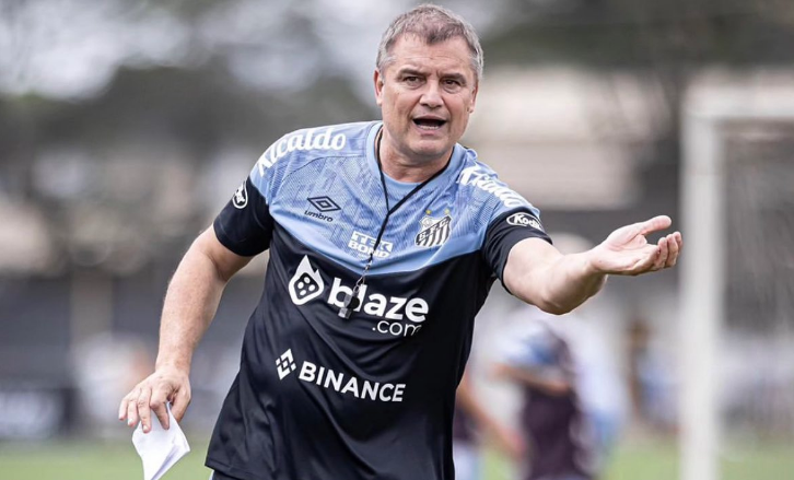 Santos cae por goleada en el debut de Diego Aguirre