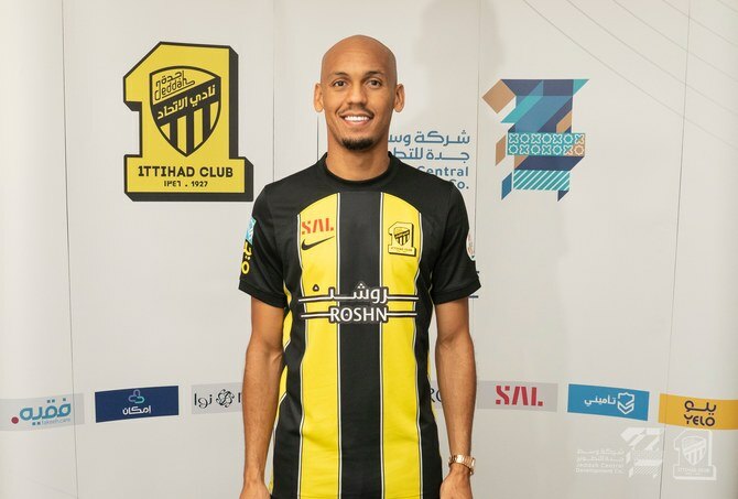El insólito regalo que recibió Fabinho por parte de un periodista en Arabia