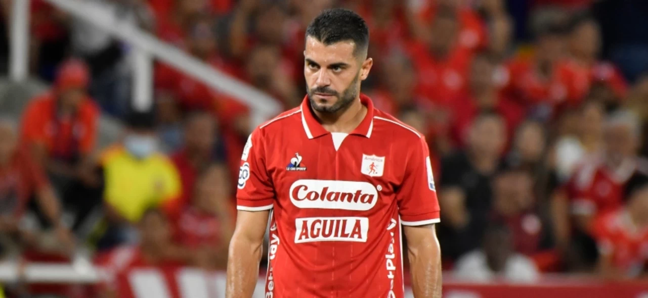 Atacan a tiros la camioneta del futbolista español Iago Falqué en Colombia