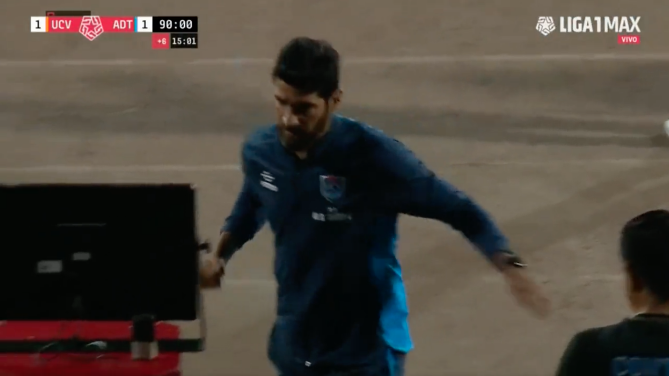 ¿Qué pasó "Loco"? Sebastián Abreu protagonizó un escándalo durante un partido en Perú
