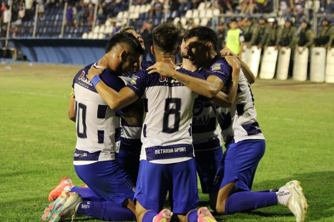 2 de Mayo triunfó en la "terraza" y presiona a Sol de América