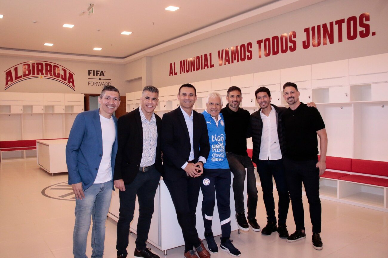 Con presencia de los históricos de la selección, el Renacer Albirrojo se lanzó en el renovado CARDE