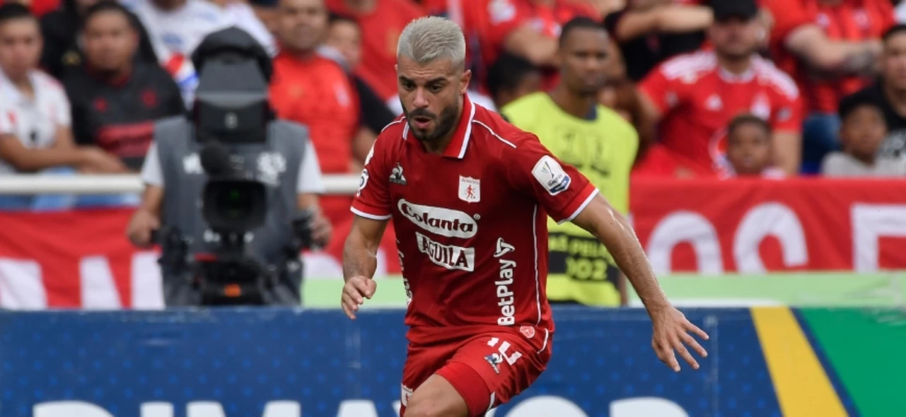 El español Iago Falqué abandonó Colombia luego de sufrir un atentado contra su camioneta