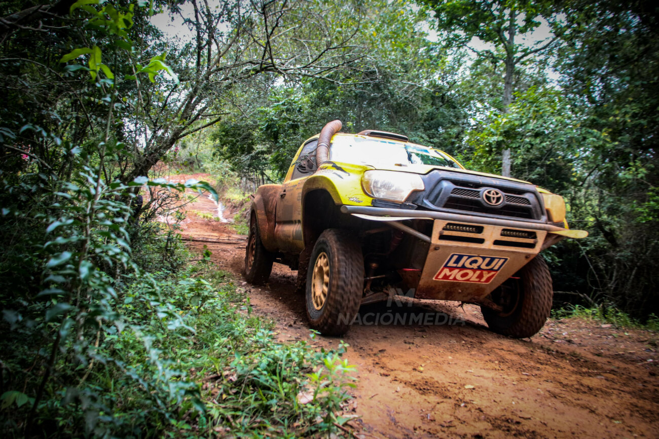 El barro hace acto de presencia en una dura etapa en Caazapá