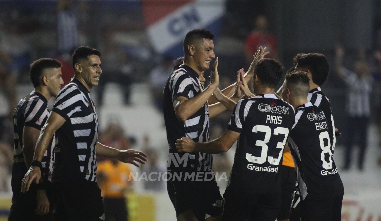 Libertad no se relaja, festeja en Barrio Obrero y sigue firme en la punta