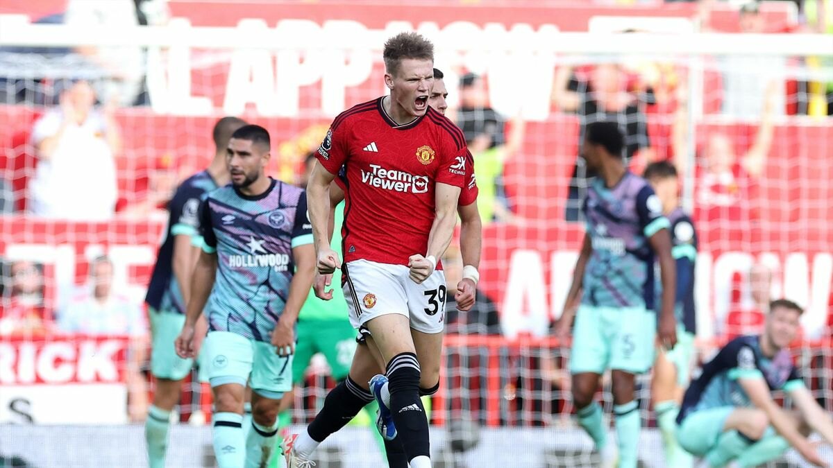 McTominay salvó agónicamente al Manchester United ante el Brentford