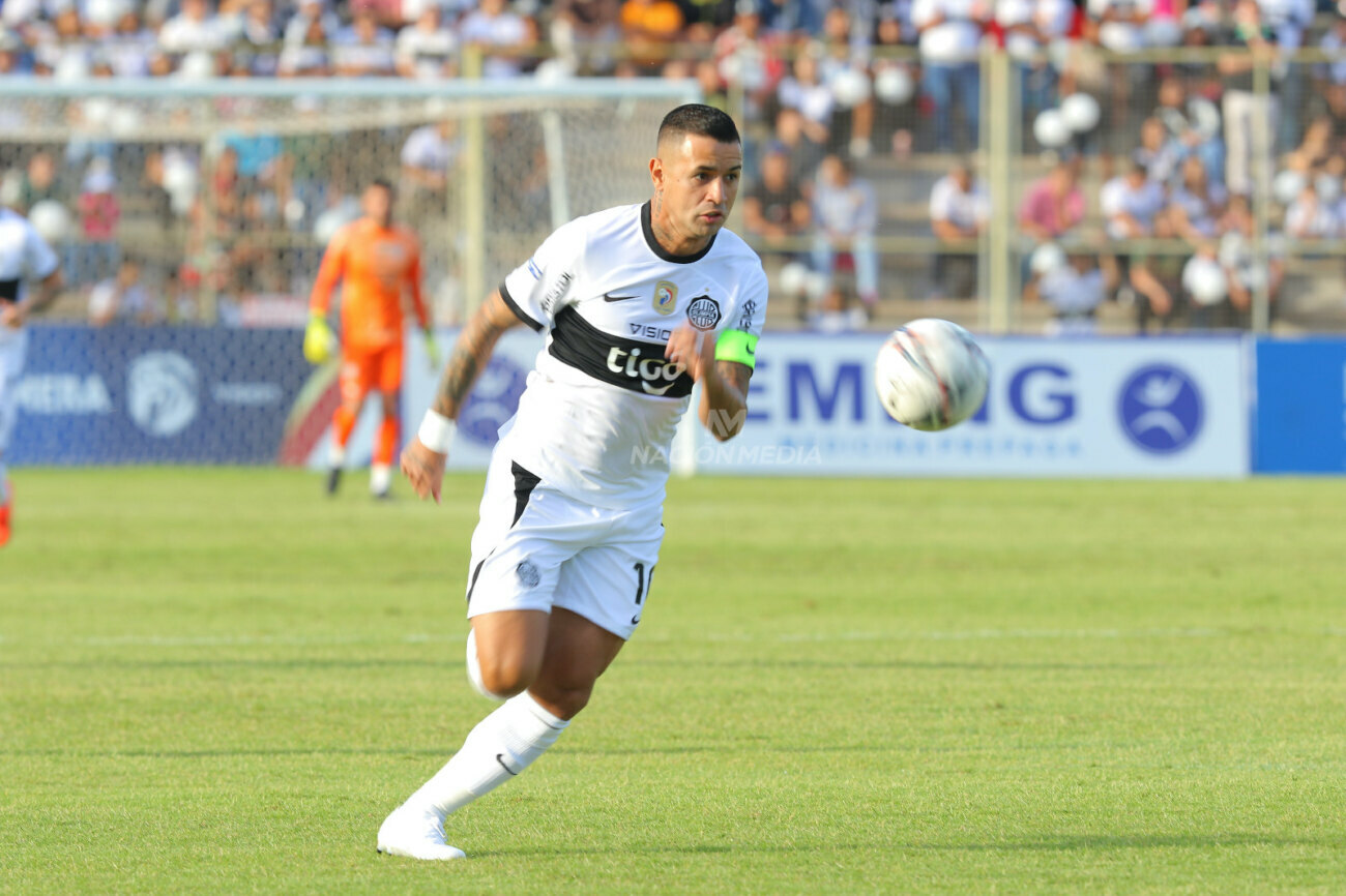 Olimpia sale ante Cerro Porteño con Ale Silva de lateral y Derlis en punta