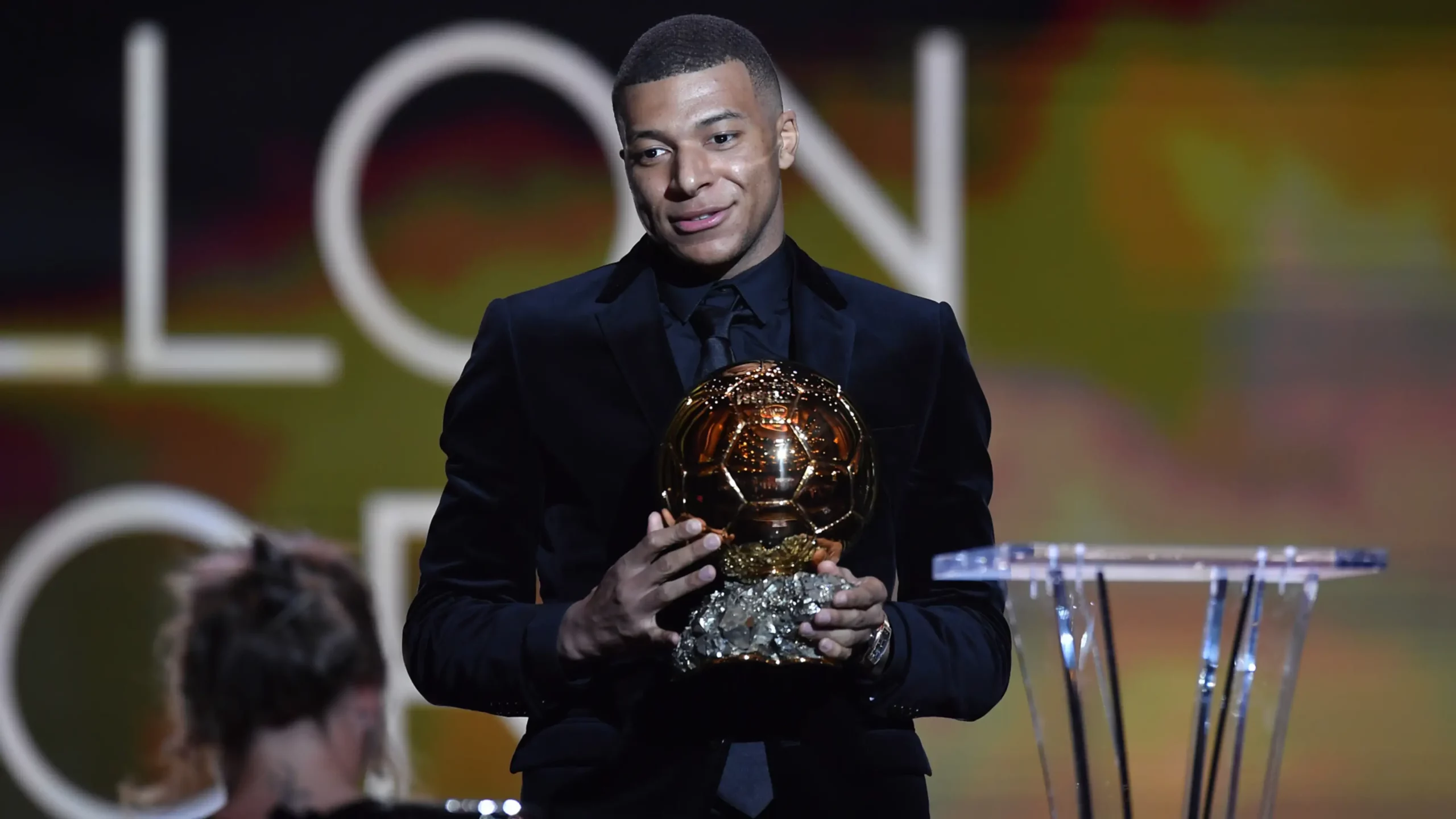 Mbappé va a ganar varios Balones de Oro, vaticina el entrenador Luis Enrique