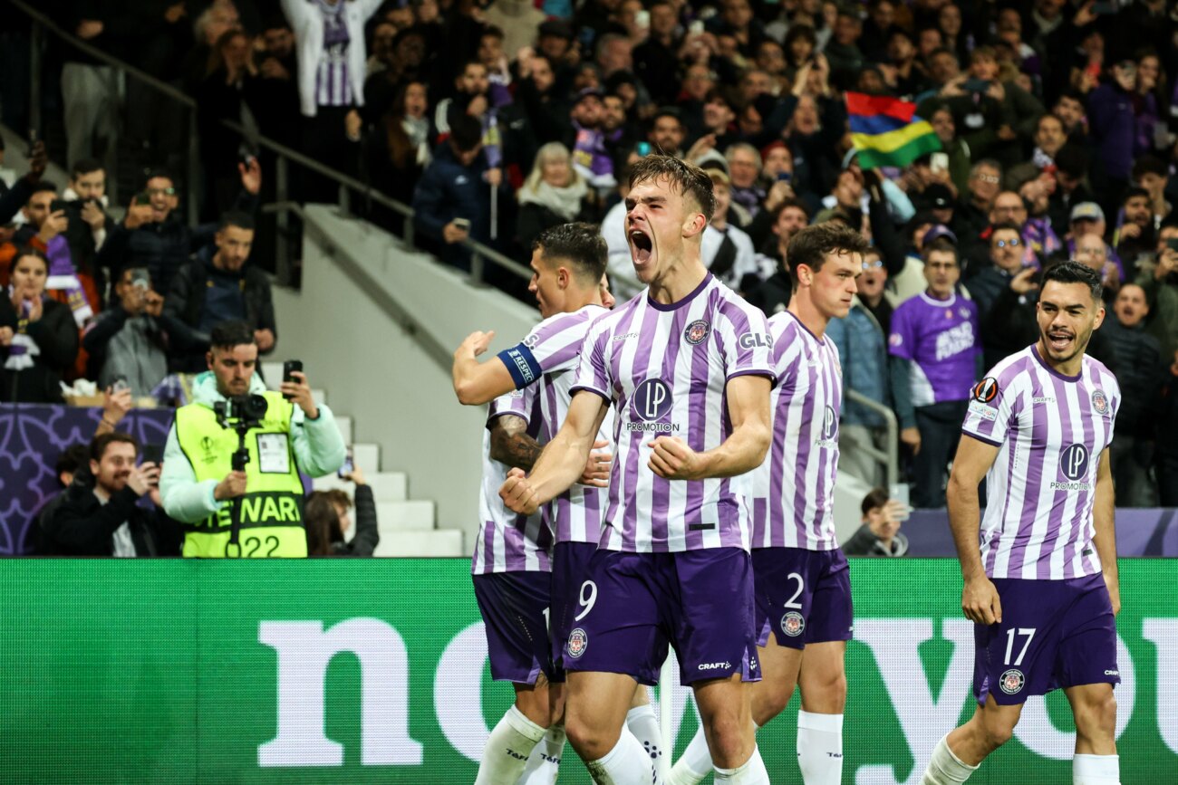 Toulouse sorprende al Liverpool en un electrizante partido