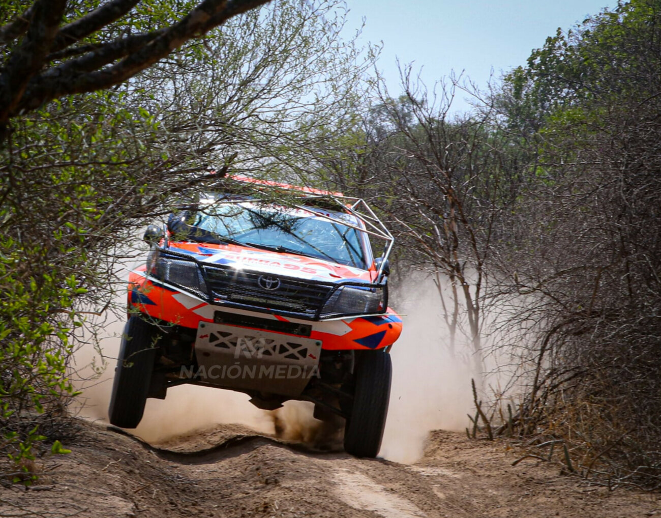 Caluroso inicio de carrera en el "Infierno verde"