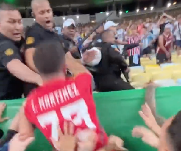 La reacción de ’Dibu’ Martínez ante la represión policial en el Maracaná