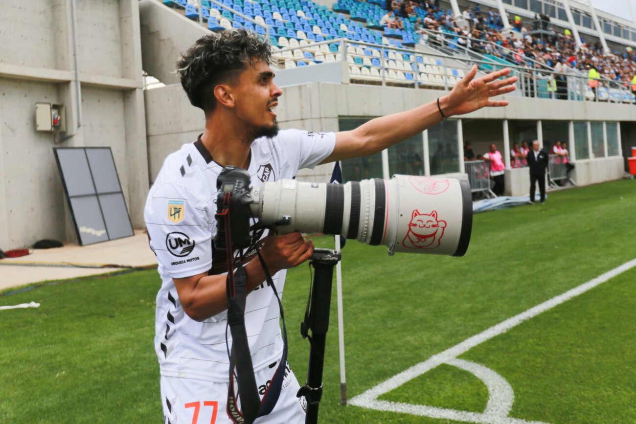 Versus El Curioso Festejo De Ronaldo Martínez Tras Su Histórico Gol Con Platense 