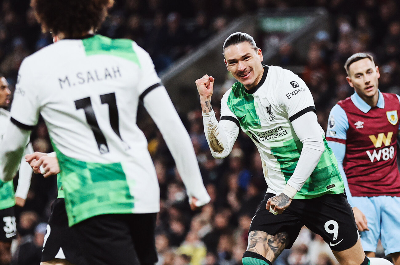 Liverpool derrota sin problemas al Burnley y salta a la cima en el Boxing Day
