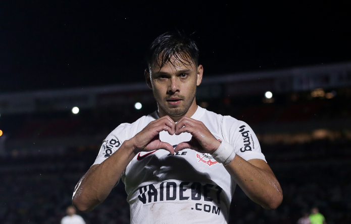 Con miras en la Sudamericana, Corinthians se estimula con dos goles de Ángel Romero