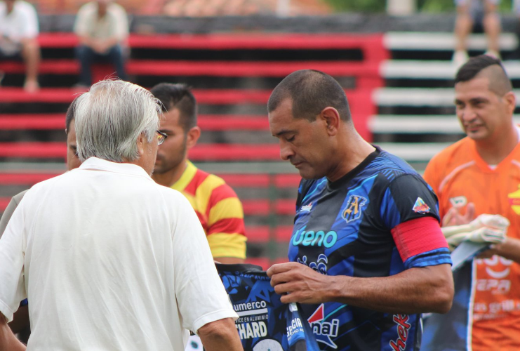 Paulo Da Silva se emociona tras encontrarse con una leyenda del fútbol