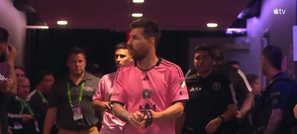 Versus / Matías Rojas ya se muestra con la camiseta rosa y solo falta ...