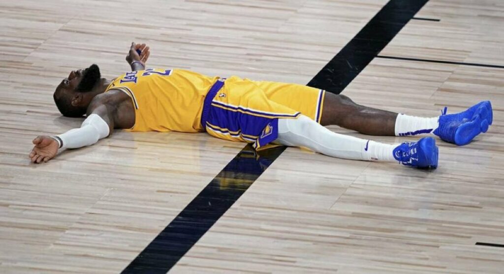Lakers caen eliminados ante Denver y LeBron deja su futuro en el aire