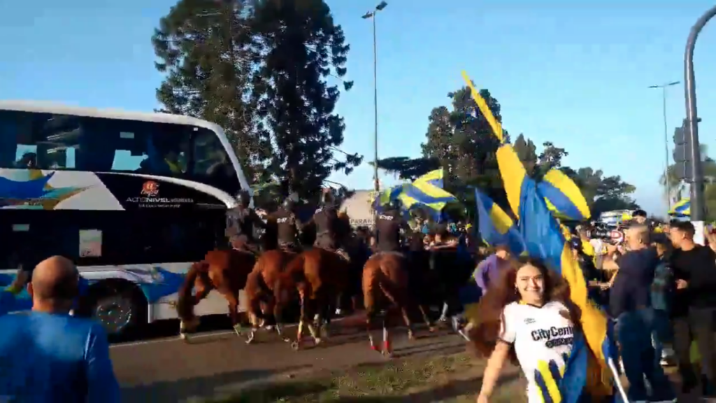 Copa Libertadores: Fuerte enfrentamiento entre hinchas de Central y la policía argentina