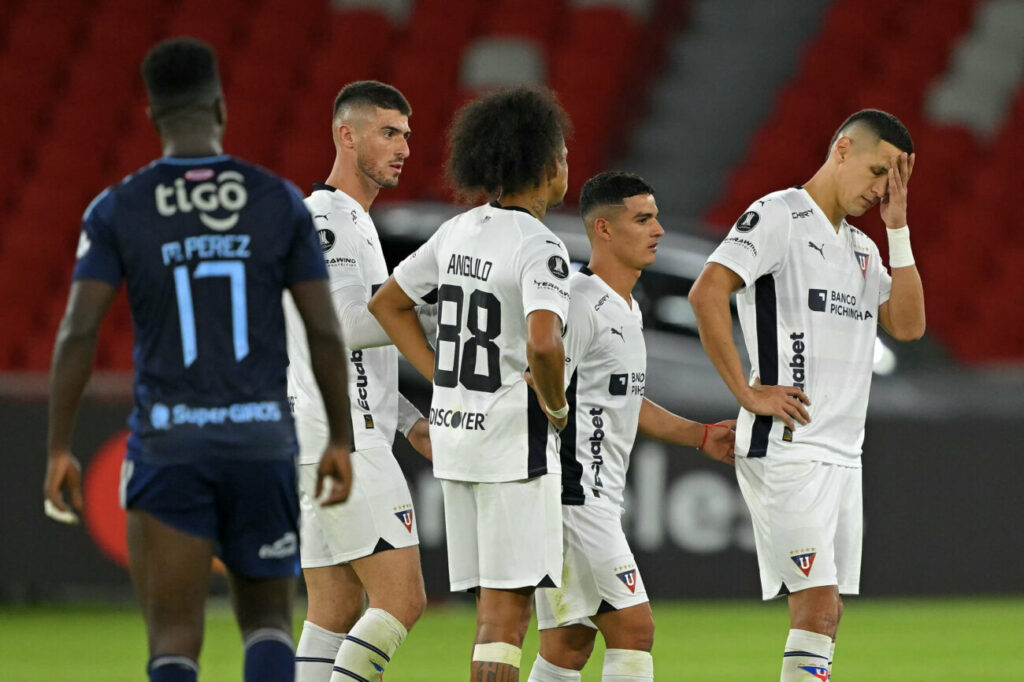 La Liga de Quito de Alex Arce complica su clasificación a octavos de Libertadores