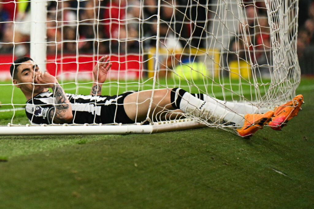 Con Almirón, Newcastle cae ante el United y peleará en el final por un lugar en Europa