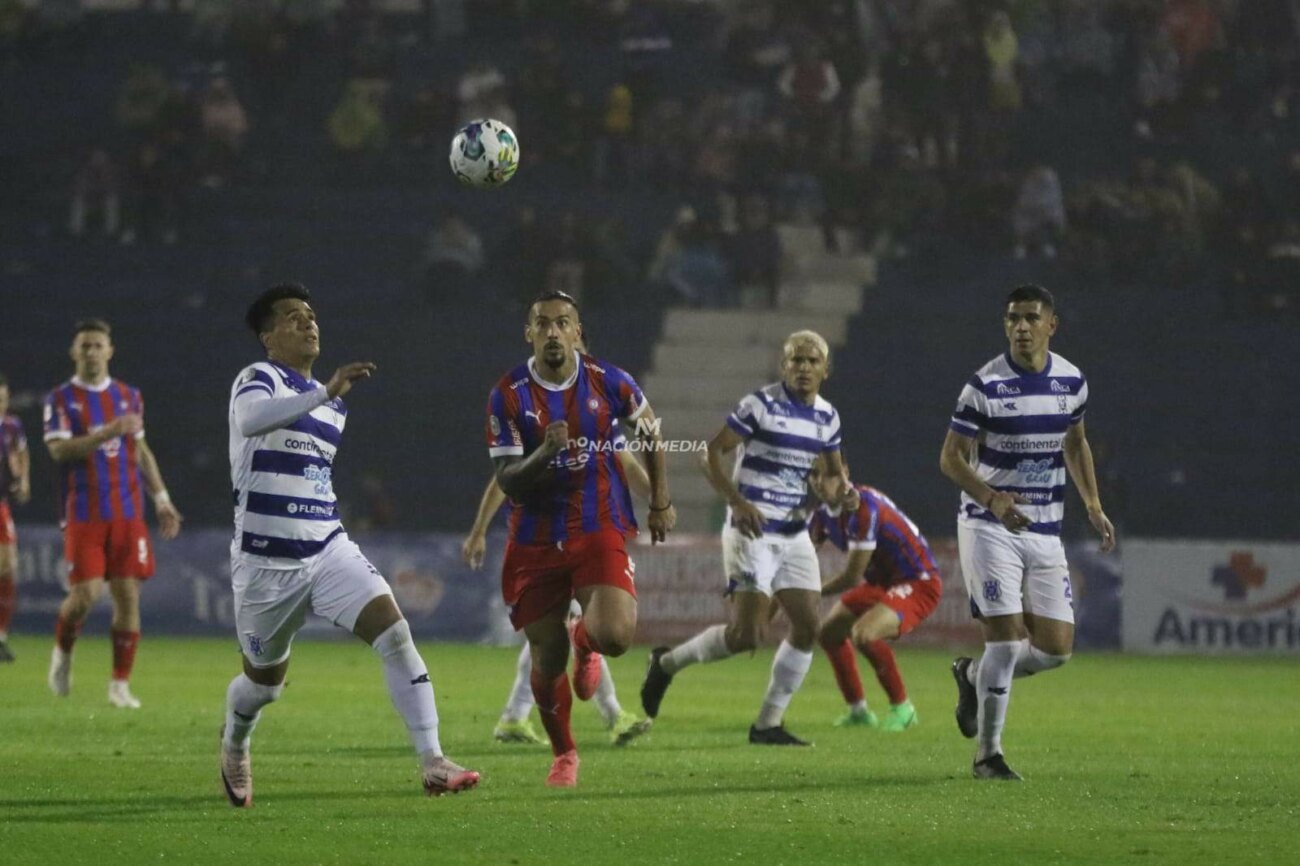 Cerro Porteño visita a un 2 de Mayo peleado con la localía 