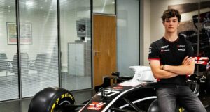 Oliver Bearman pega el salto a la Fórmula 1 y manejará en Haas desde la temporada 2025