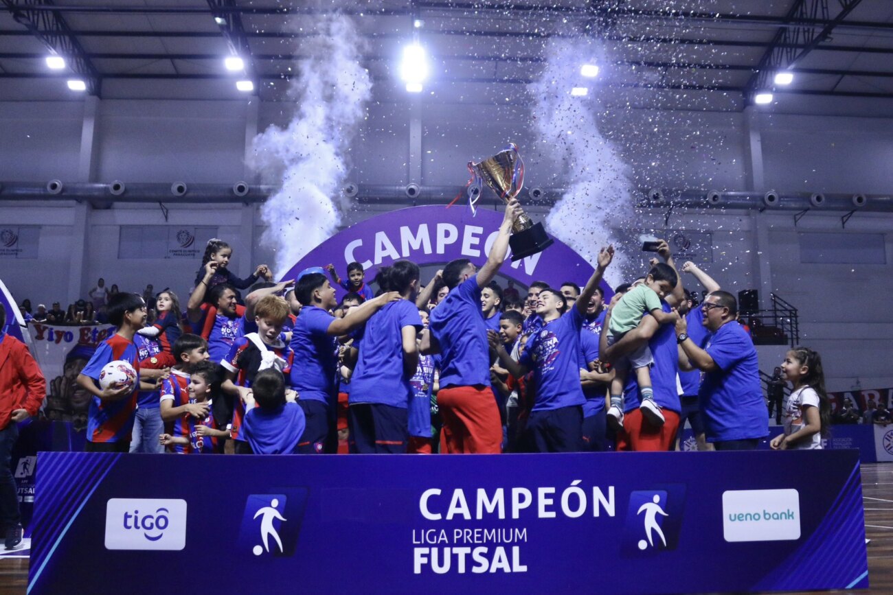 Versus Cerro Porte O Gobierna El Futsal Con Pu O De Hierro