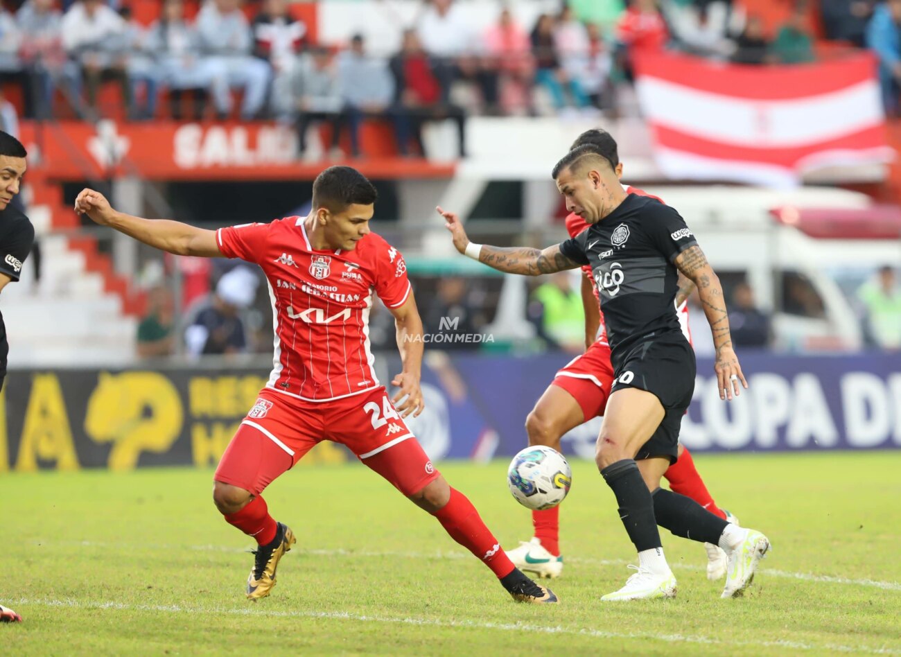 Olimpia va hasta Ka'arendy buscando no perderle pisada a Libertad